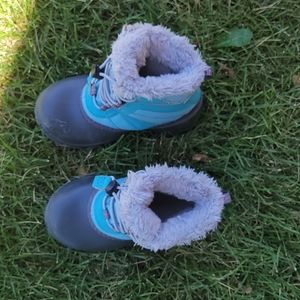 Columbia girl boots size 12